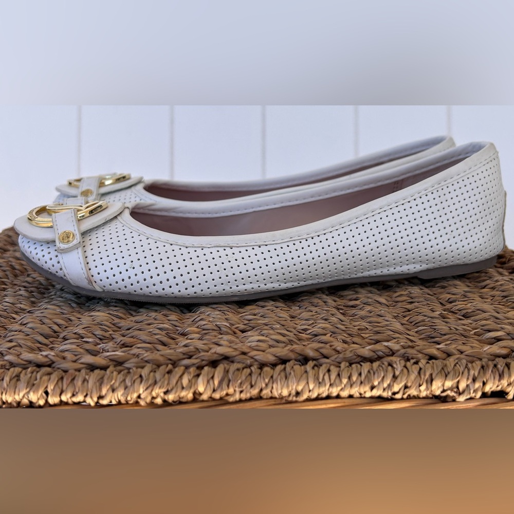 Juicy Couture Women’s Flow White Ballet Flats Gold‎ Buckle Logo Size 7M - Picture 4 of 11